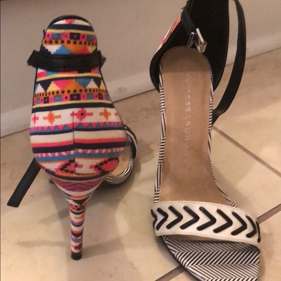 Chinese Laundry heels 6.5M - Picture 2 of 3